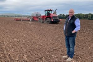 colin mcgregor of mcgregor farms wins agriscot arable farm of the year award